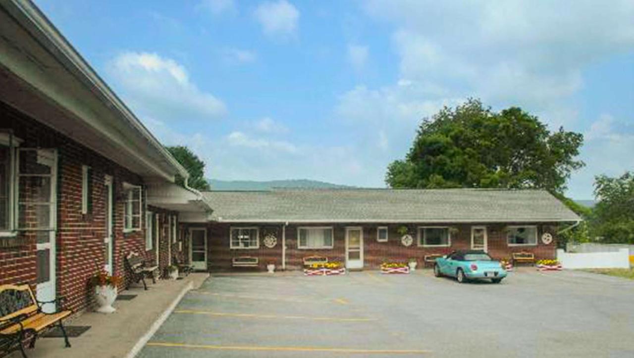 Judys Motel Bedford Eksteriør bilde